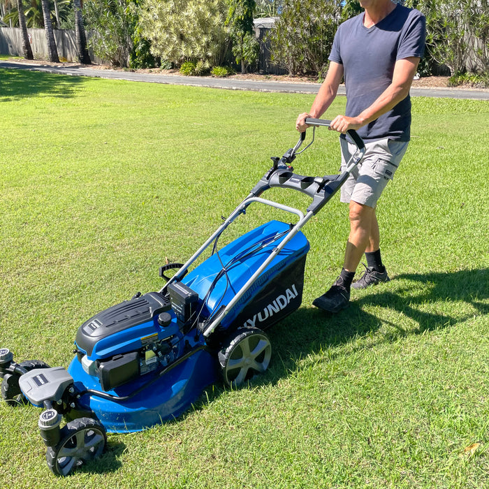 Revolutionize Your Lawn Care Routine with the Hyundai 20" Petrol Zero Turn Lawn Mower: Electric Start, Self-Propelled, and Durable Steel Deck