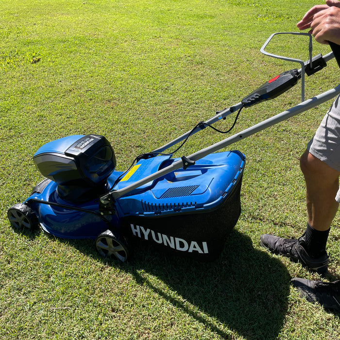 Experience Unmatched Performance with the Hyundai 17" 40V Battery Electric Lawn Mower