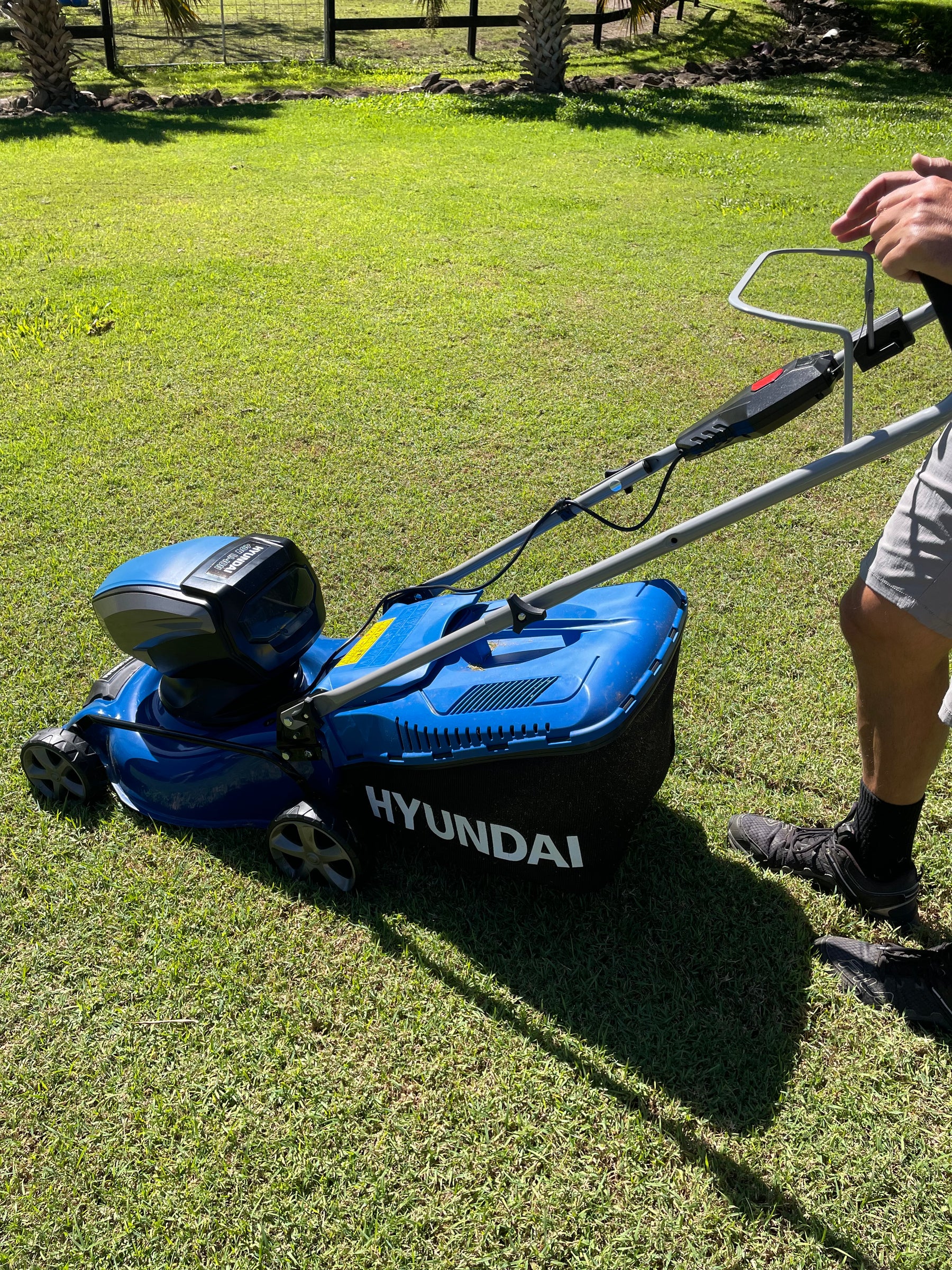 Experience Unmatched Performance with the Hyundai 17" 40V Battery Electric Lawn Mower